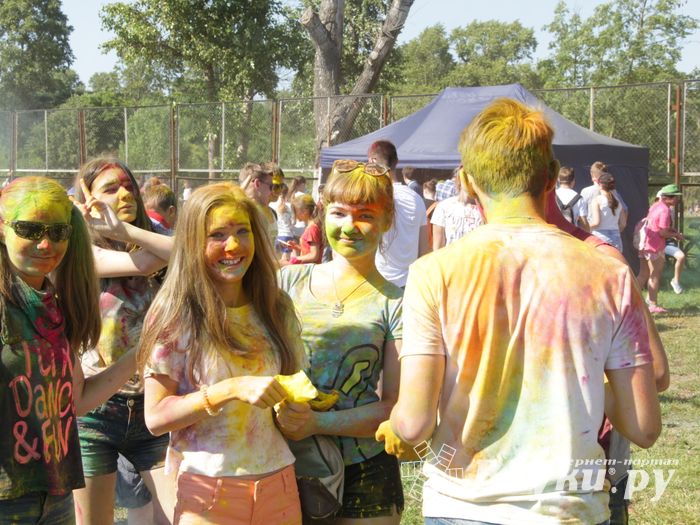 Яркие эмоции «ColorFest» в Великих Луках (ФОТО)