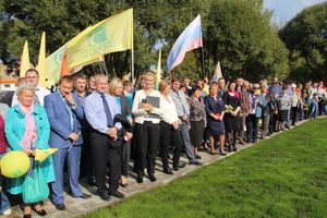 В Великих Луких благоустроили сквер на ул. Жукова (фото)