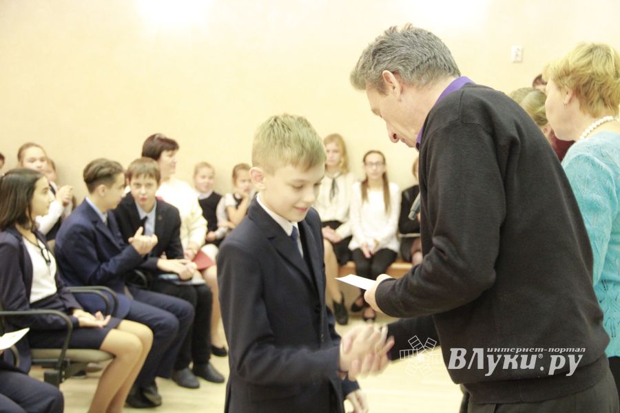 В великолукской школе № 13 чествовали лучших в спорте и учебе (ФОТО)