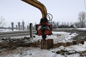 Депутат Александр Васильев проконтролировал ход строительства путепровода в Великих Луках (ФОТО)