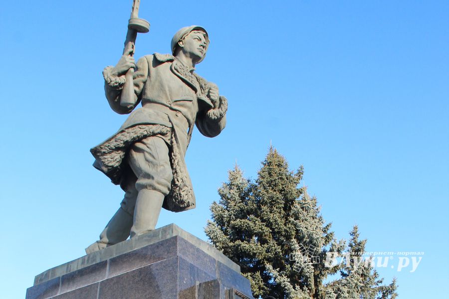 90-летие со дня рождения Александра Матросова. Митинг и возложение цветов к памятнику