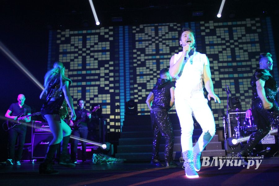 В Великих Луках состоялся концерт Сергея Лазарева