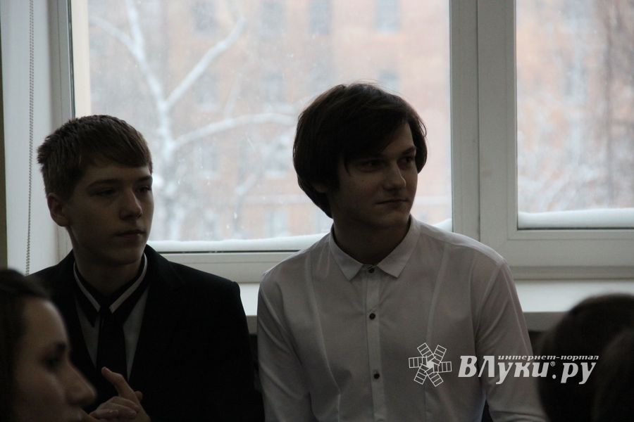 В Великих Луках наградили самых умных школьников 