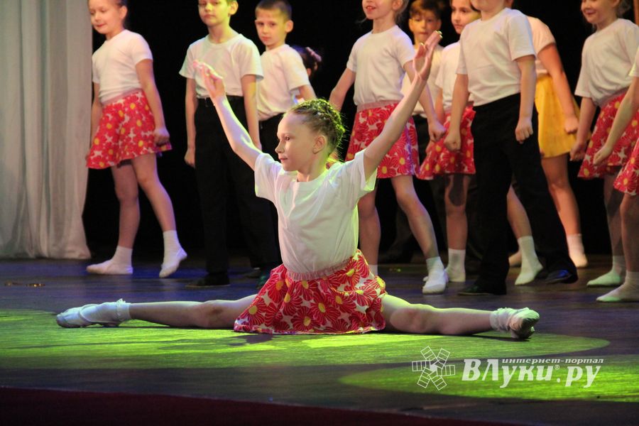 «Великолукская Веснянка» на сцене ДК ЛК