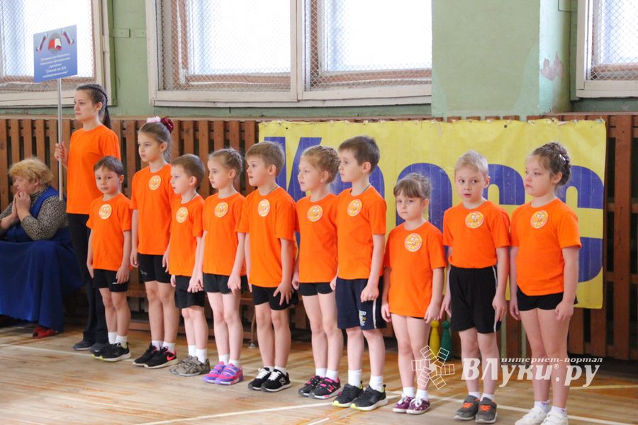 В Великих Луках проходят спортивные соревнования среди дошколят «Юные олимпионики» (ФОТО)