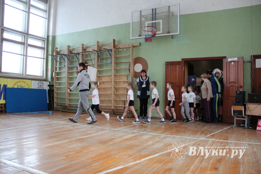 В Великих Луках стартовали спортивные соревнования среди дошколят «Юные олимпионики»