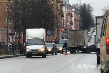 В День единства объединились грузовик и «Мазда» (ФОТО)