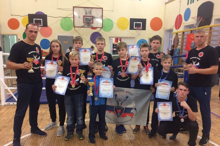 Сборная Великих Лук по кикбоксингу завоевала 1 общекомандное место (ФОТО)