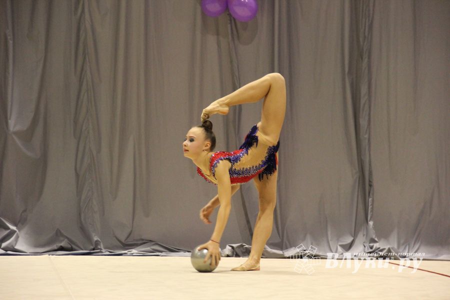 В Великих Луках завершился первый день соревнований Открытого Первенства города по художественной гимнастике (ФОТО) (0+))