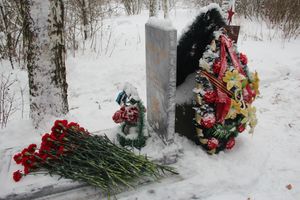 Никто не забыт: в Великих Луках благоустроили могилу неизвестного солдата (ФОТО)