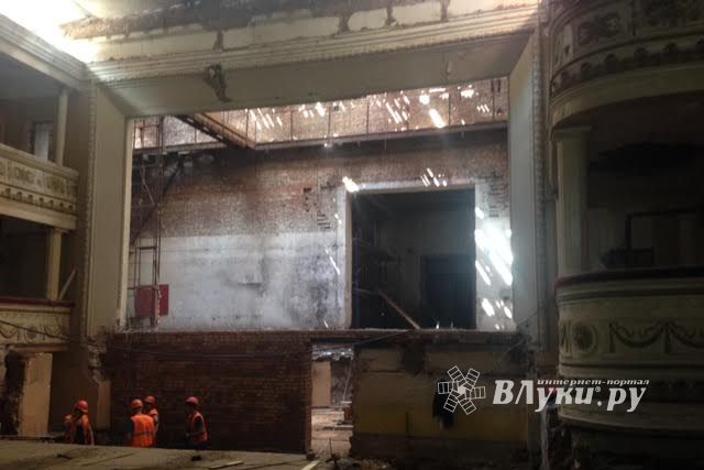 Андрей Тучак посетил Драматический театр в Великих Луках (ФОТО)