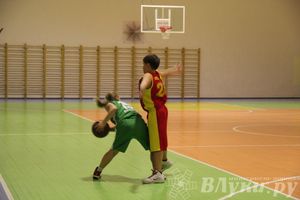 Интересный баскетбольный матч прошел в Великих Луках (фото)