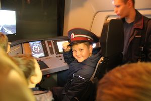 Великолукские школьники почувствовали себя машинистами (ФОТО)