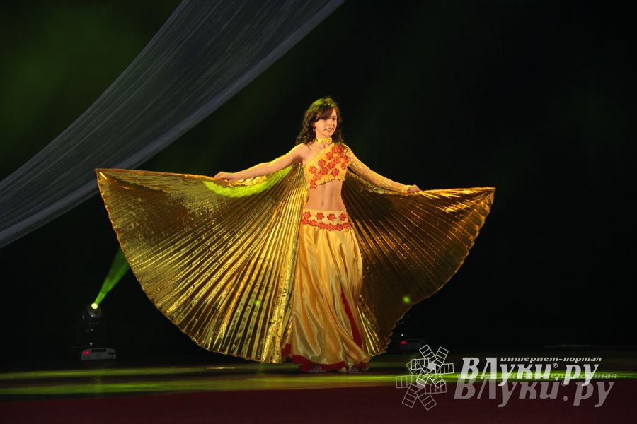 В ДК ЛК прошел музыкально-танцевальный спектакль «Босиком по млечному пути» (фото)