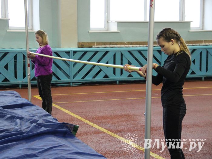 В Великих Луках выявляют лучших легкоатлетов (ФОТО)