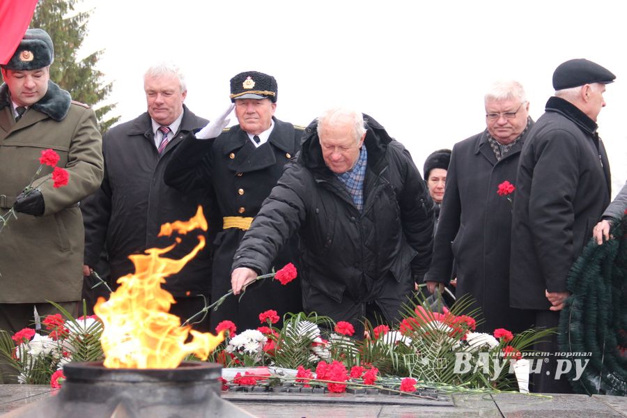 У Вечного огня в Великих Луках прошёл торжественный митинг (фото)