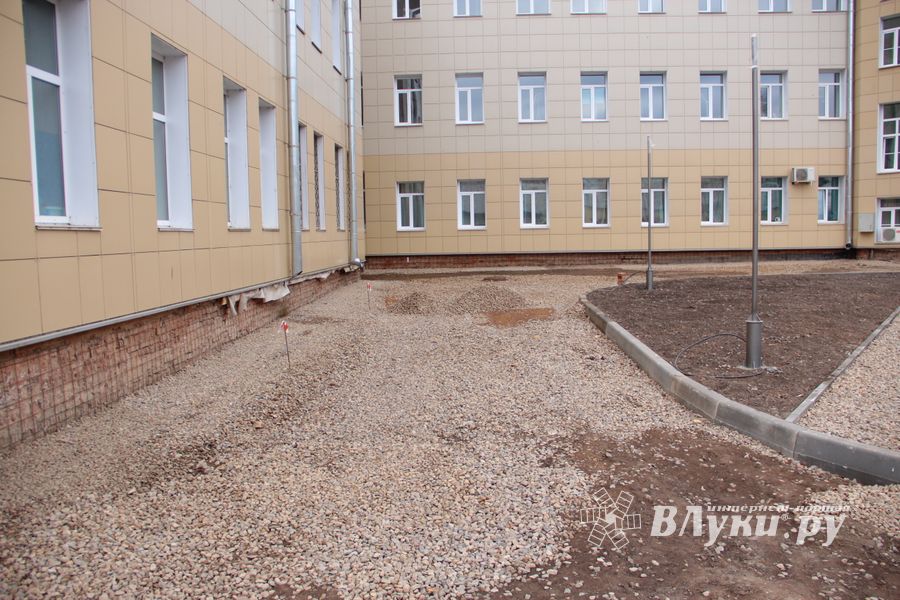 Продолжается благоустройство территории больницы (ФОТО)