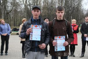 ​Церемония закладки земли Города воинской славы в памятные гильзы состоялась в Великих Луках (фото)