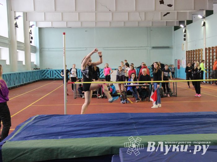 В Великих Луках выявляют лучших легкоатлетов (ФОТО)