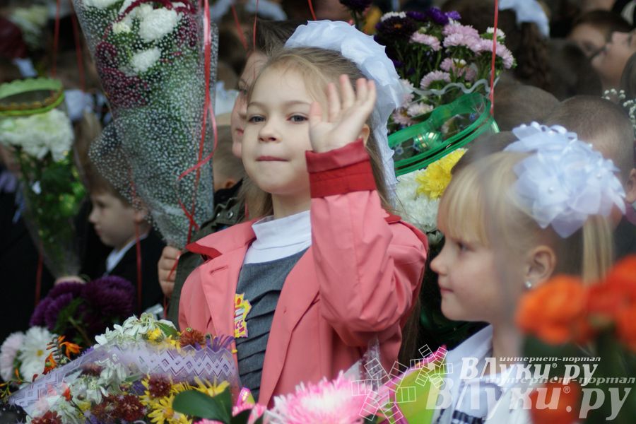 Школы города отметили 1 сентября (фото)