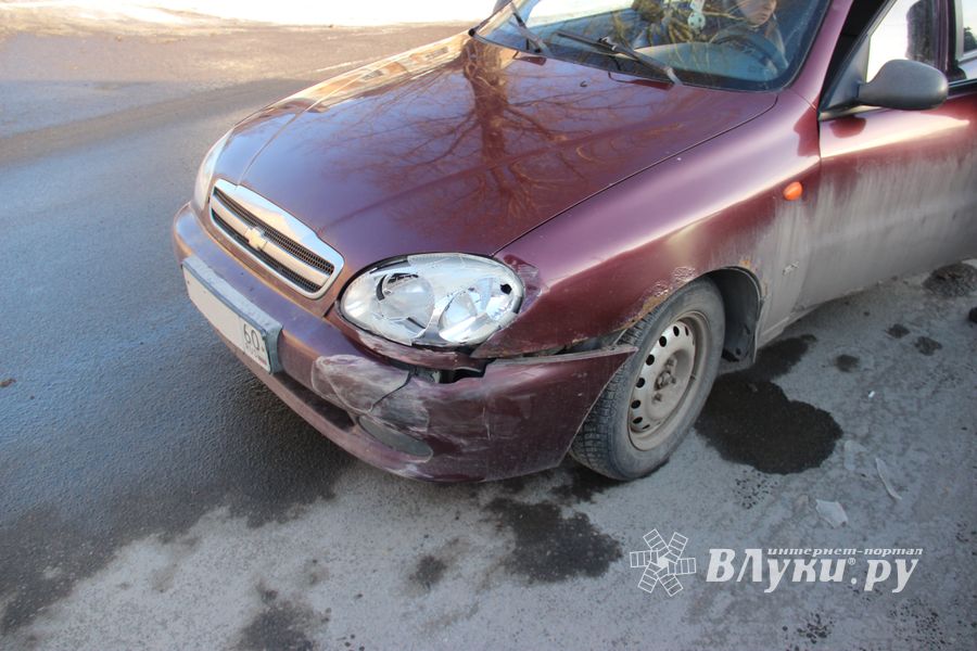 ДТП возле великолукского автовокзала (ФОТО)