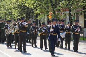 9 мая в Великих Луках. Шествие и салют