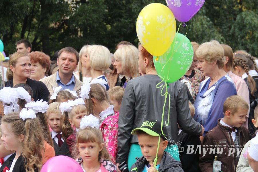 Школа №12 встретила День знаний (фото)