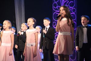 Юные артисты ГДК им. Ленина поздравили мам с праздником (ФОТО)