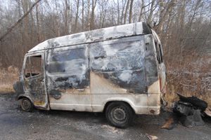 В Псковской области сгорел микроавтобус (фото)