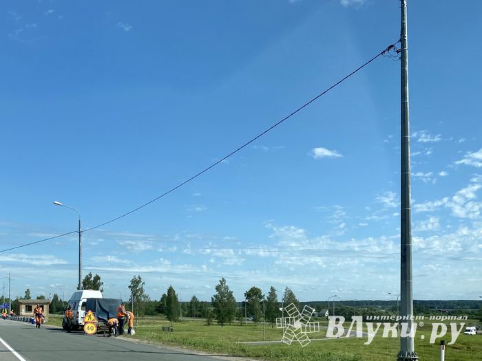 На развязке М-9 «Балтия» – Великие Луки идут дорожные работы (ФОТО)