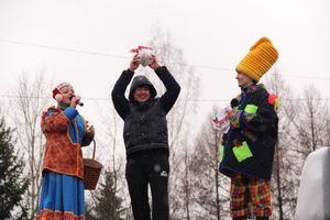 В Великих Луках сожгли Масленицу (фото)