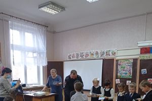 Учеников начальных классов Лычёвской школы посвятили в пешеходы (ФОТО)