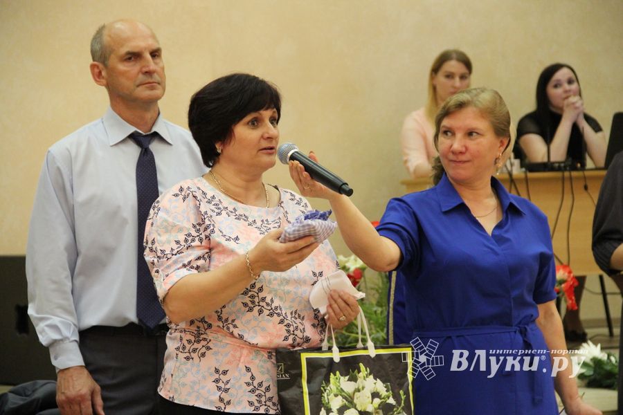 В Великих Луках прошли «Последние звонки» (ФОТО)