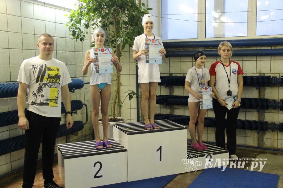 В Великих Луках прошло Первенство города по плаванию (фото)