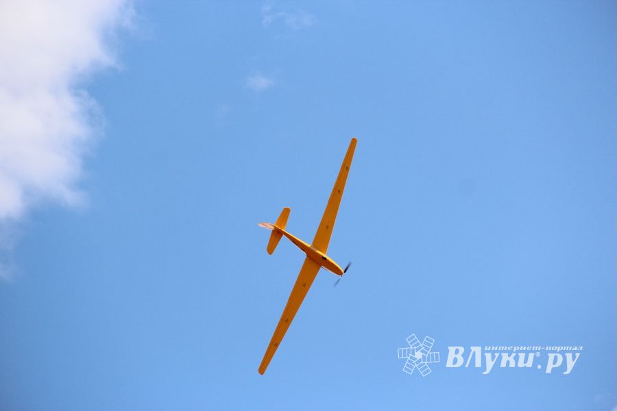 В Великих Луках проходит 7-й Фестиваль авиамодельного спорта (ФОТО)