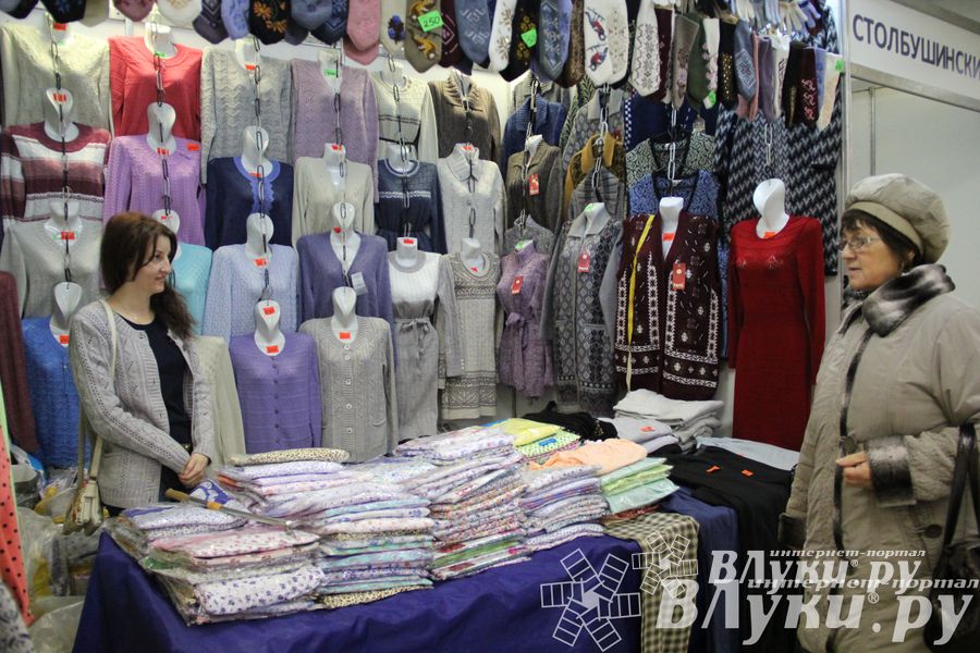 Универсальная выставка проходит в Великих Луках (фото)