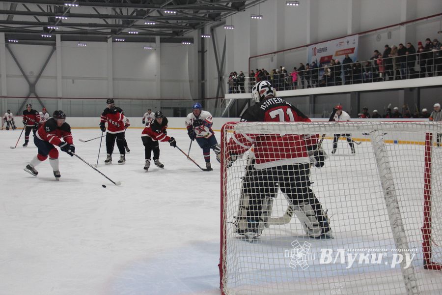 В Великих Луках прошёл первый матч Кубка Псковской области по хоккею (ФОТО)
