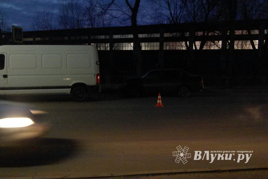 В Великих Луках произошло ДТП на улице Ботвина (ФОТО)