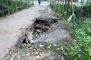 Великие Луки: Где-то строят, а где-то — рушится (ФОТО)