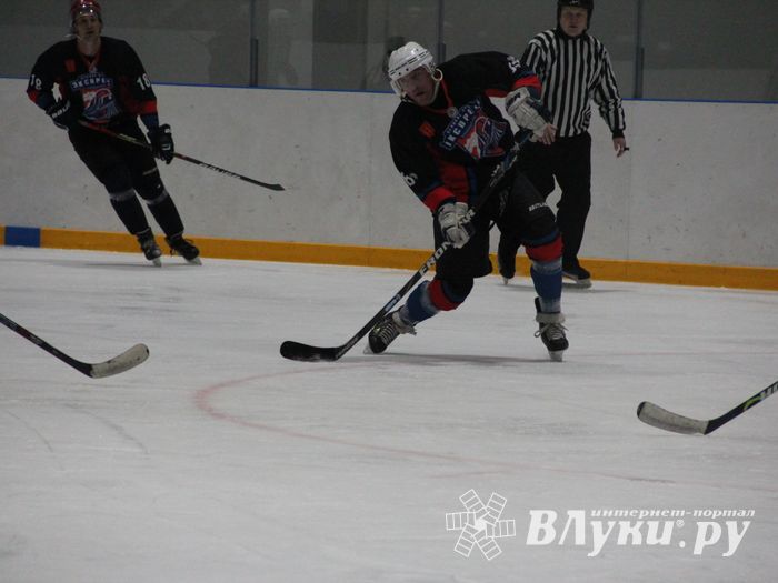 Памятный турнир по хоккею прошел в великолукском «Айсберге» (ФОТО)