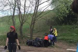 Журналистки Великих Лук провели субботник (ФОТО)