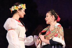 Кони стоят пьяные, хлопцы запряженные — в ГДК Ленина сыграли «Свадьбу в Малиновке» (ФОТО)