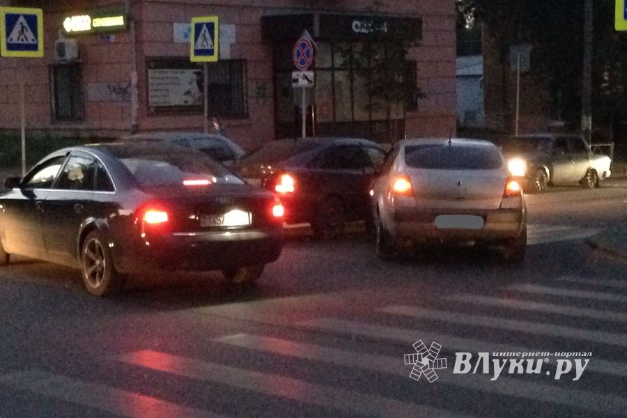 В Великих Луках произошло ДТП (ФОТО)