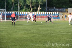 В Великих Луках команда «КПРФ» обыграла команду «Спартака» (фото)