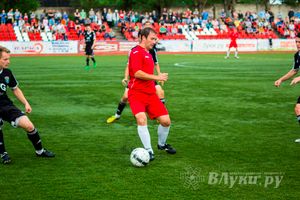 Матчи по футболу в рамках Первенства России проходят в Великих Луках (фото)