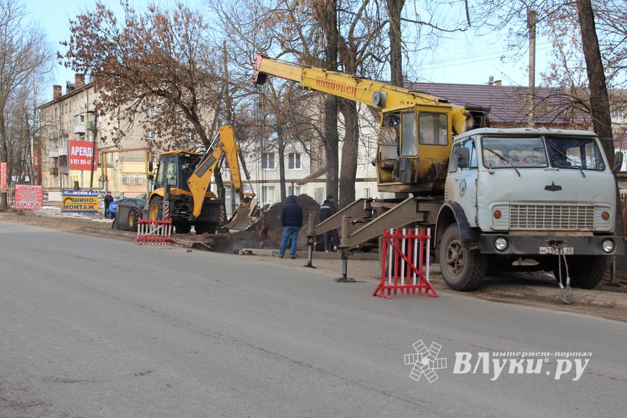 На пр. Гагарина идёт ремонт теплотрассы (ФОТО)
