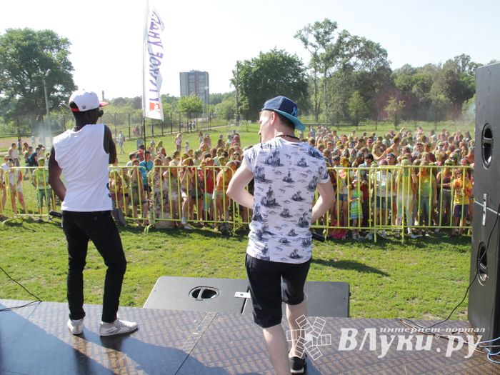 Яркие эмоции «ColorFest» в Великих Луках (ФОТО)