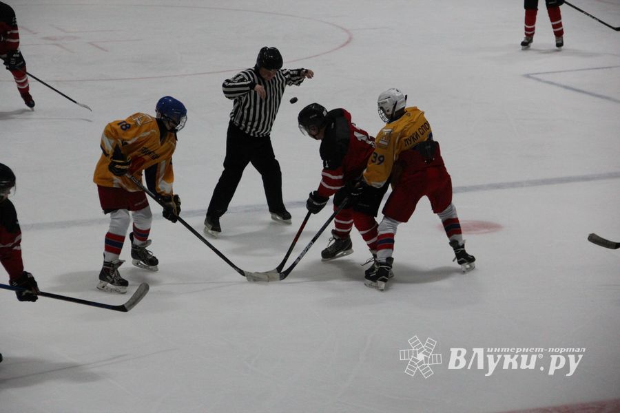 Хоккейные матчи чемпионатов города Великие Луки и Псковской области по хоккею прошли в СОК «Айсберг» (ФОТО)
