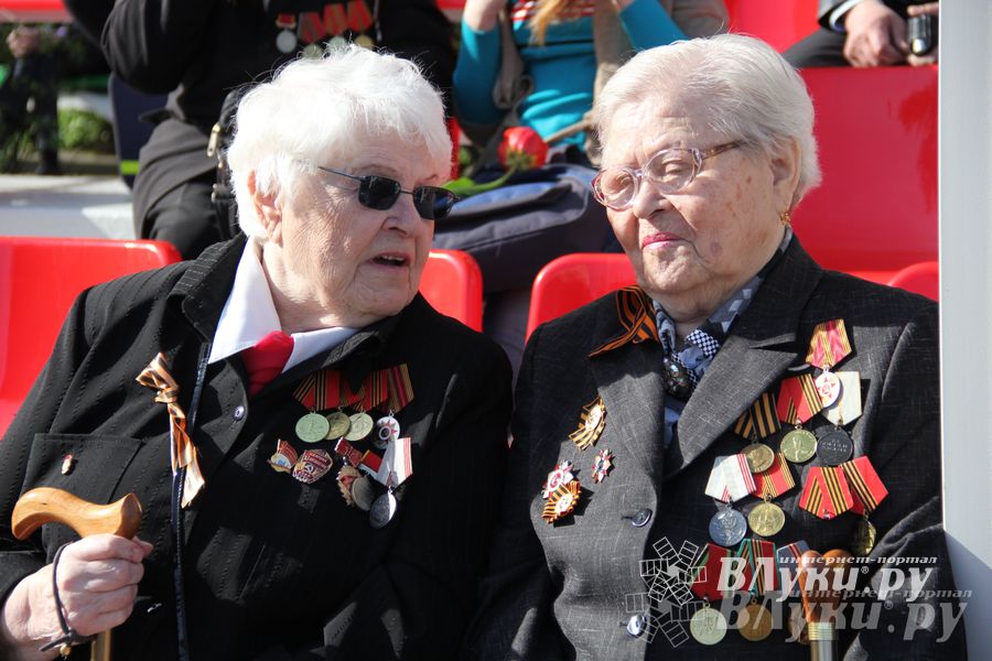 Парад Победы в Великих Луках (фото)