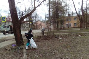 Сотрудники детского сада №16 провели субботник (ФОТО)